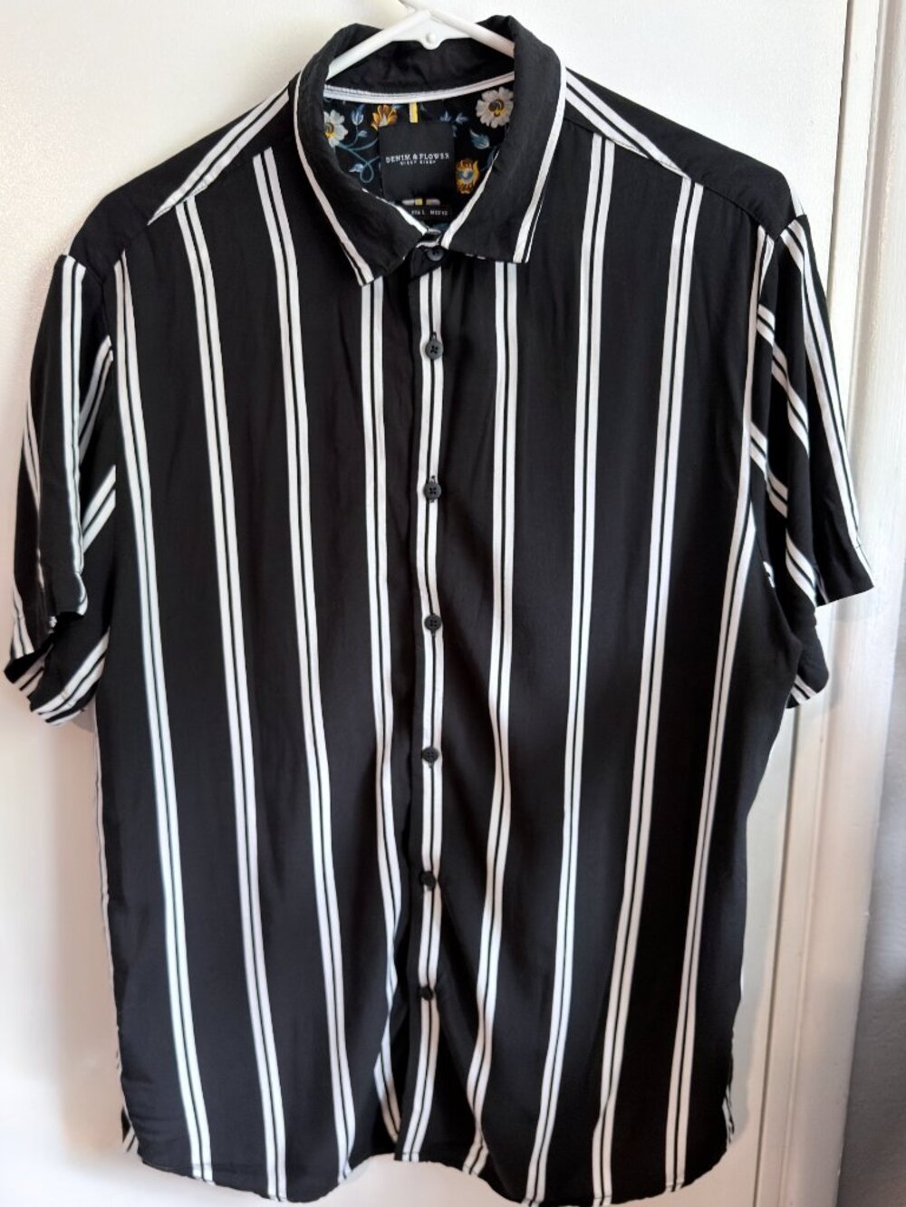 Denim & Flower Men's Large Black Y white Vertical Stripe Vicose Resort Shirt EUC